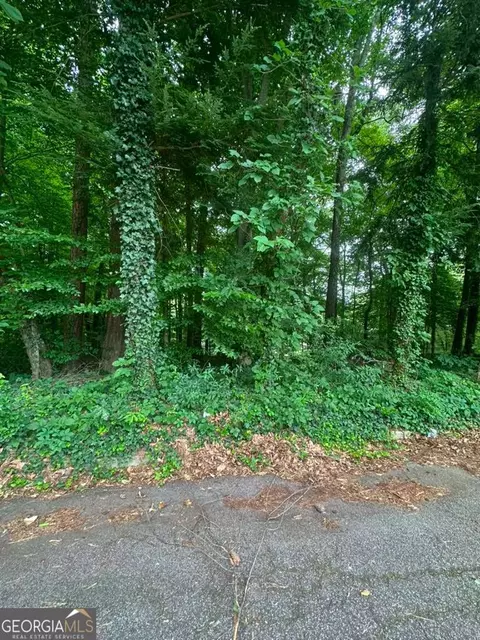 721 Aberdeen Dr, Stone Mountain, GA 30083
