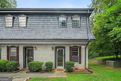 301 Stonecliff Ct, Stone Mountain, GA 30083