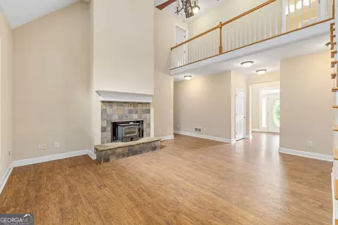 Living - 7913 Pea Ridge Rd, Lula, GA 30554 photo 2 of 7