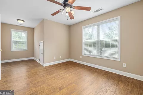 Bedroom - 7913 Pea Ridge Rd, Lula, GA 30554 photo 3 of 4