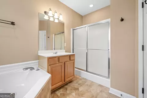 Bath - 7913 Pea Ridge Rd, Lula, GA 30554 photo 2 of 6