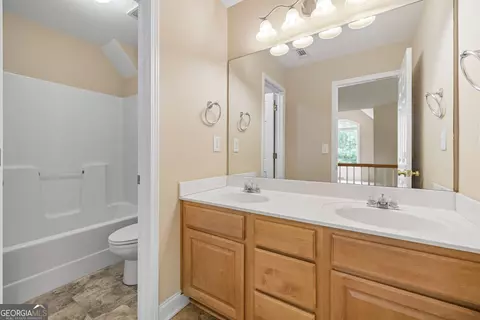 Bath - 7913 Pea Ridge Rd, Lula, GA 30554 photo 4 of 6