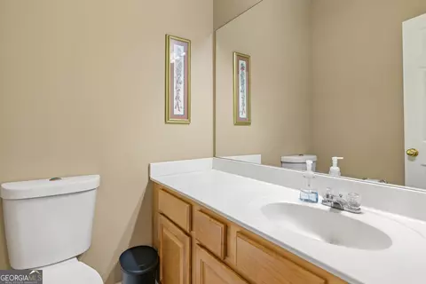 Bath - 7913 Pea Ridge Rd, Lula, GA 30554 photo 3 of 6