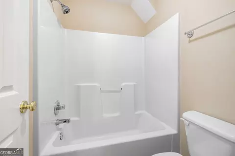 Bath - 7913 Pea Ridge Rd, Lula, GA 30554 photo 5 of 6