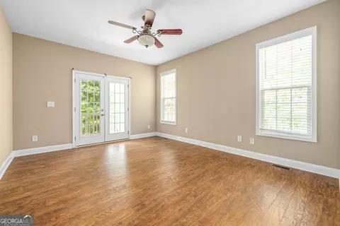 Living - 7913 Pea Ridge Rd, Lula, GA 30554 photo 6 of 7