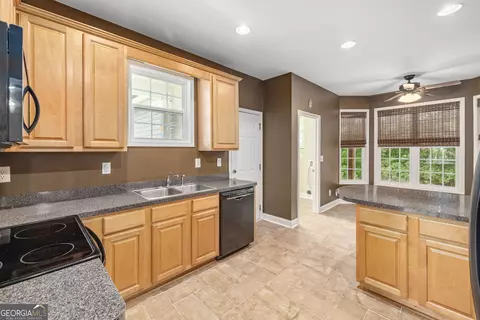 Kitchen - 7913 Pea Ridge Rd, Lula, GA 30554 photo 3 of 3