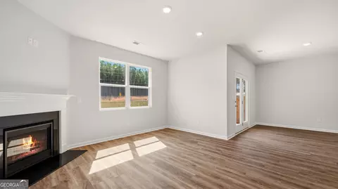 Living - 224 Cattle Dr, Perry, GA 31069 photo 4 of 4