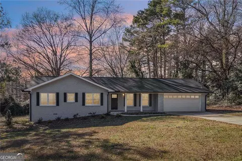 507 Castleaire Dr, Stone Mountain, GA 30087