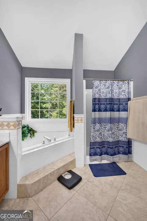 Bath - 117 Brookwood Dr, Lagrange, GA 30240 photo 2 of 5