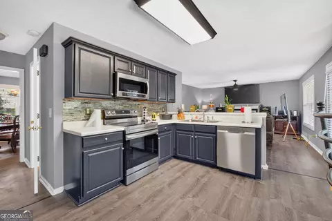 Kitchen - 117 Brookwood Dr, Lagrange, GA 30240 photo 2 of 2