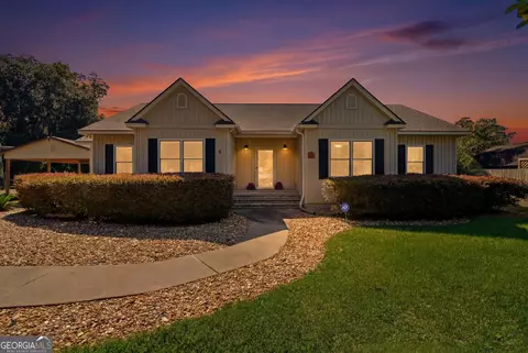 402 Houston St, Darien, GA 31305