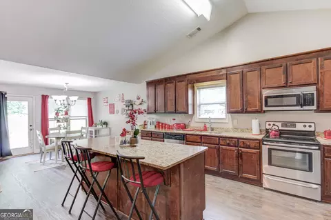 Kitchen - 154 Rolling Oaks Ln, Colbert, GA 30628 photo 2 of 3
