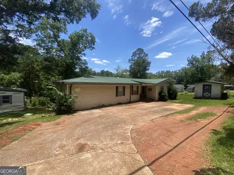 388 E Pine Lake Dr, West Point, GA 31833