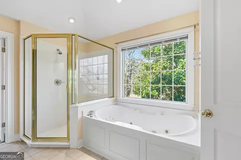 Bath - 180 Springbrook Dr, Cornelia, GA 30531 photo 4 of 6
