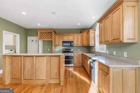 Kitchen - 180 Springbrook Dr, Cornelia, GA 30531 photo 1 of 3