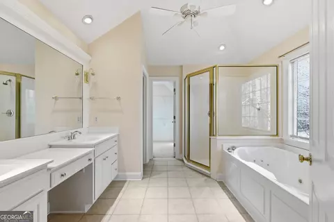 Bath - 180 Springbrook Dr, Cornelia, GA 30531 photo 2 of 6