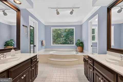 Bath - 314 W Yorktown Dr, Lagrange, GA 30240 photo 2 of 4