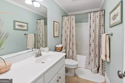 Bath - 1030 Spring Lake Dr, Bishop, GA 30621 photo 6 of 7