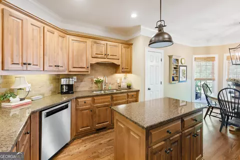Kitchen - 1030 Spring Lake Dr, Bishop, GA 30621 photo 2 of 3