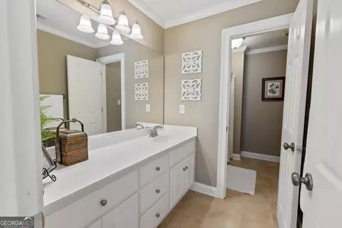 Bath - 1030 Spring Lake Dr, Bishop, GA 30621 photo 5 of 7
