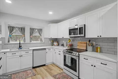 Kitchen - 2356 Five Points Rd, Waco, GA 30182 photo 3 of 4