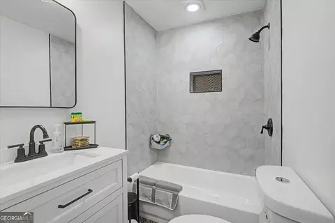 Bath - 2356 Five Points Rd, Waco, GA 30182 photo 1 of 5