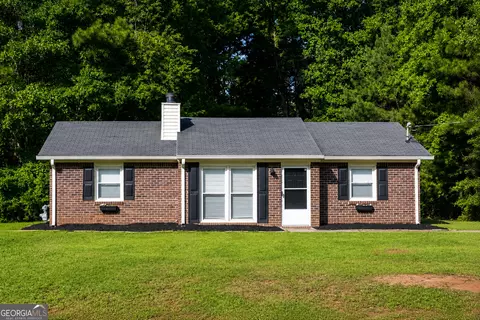 1046 Country Club Rd, Newnan, GA 30263