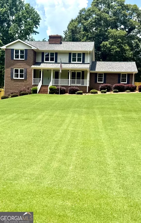 2080 Castle Lake Dr, Tyrone, GA 30290