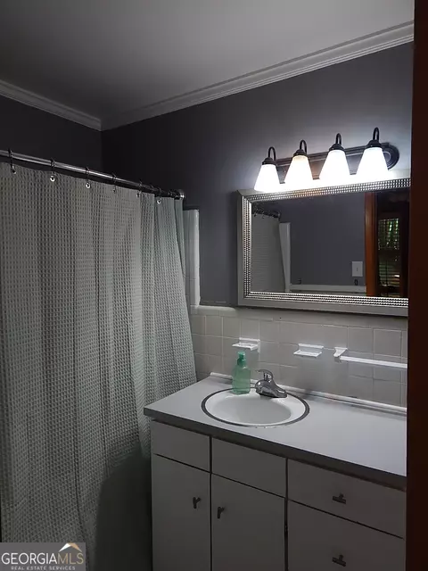 Bath - 203 Spring St, Warner Robins, GA 31088 photo 1 of 3