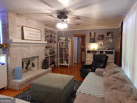 Living - 203 Spring St, Warner Robins, GA 31088 photo 3 of 3