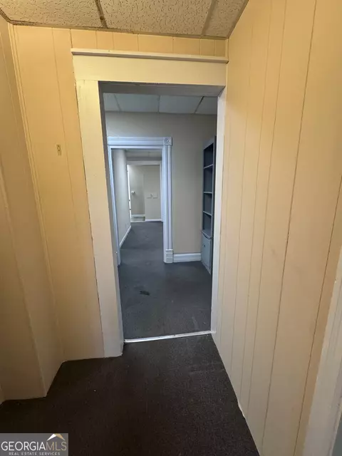 Entry Way - 526 Academy Ave, Dublin, GA 31021 photo 3 of 5