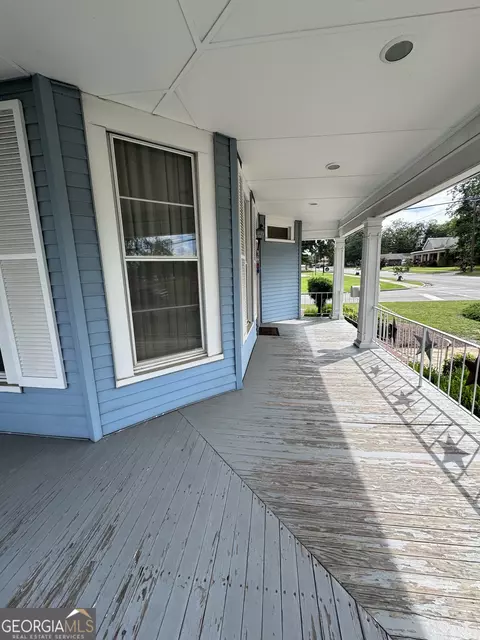 Exterior - 526 Academy Ave, Dublin, GA 31021 photo 6 of 15