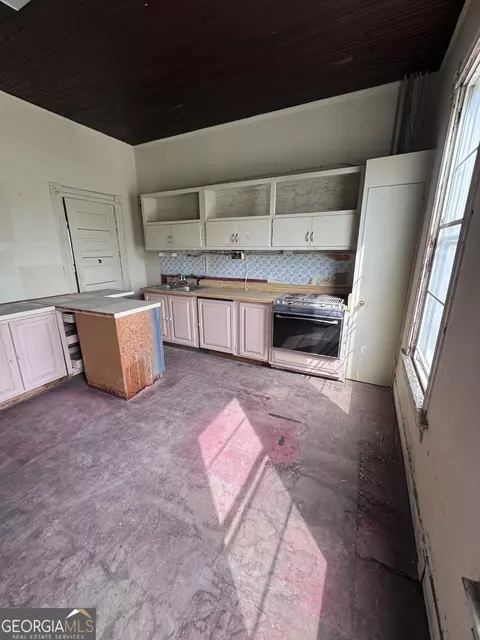 Kitchen - 526 Academy Ave, Dublin, GA 31021 photo 2 of 3