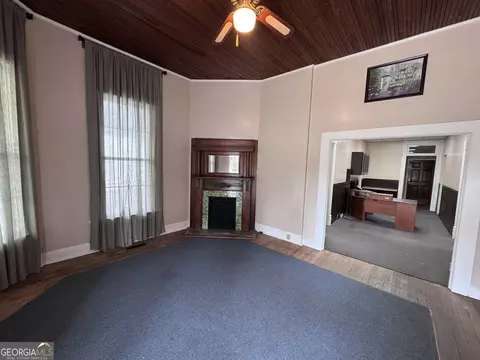 Living - 526 Academy Ave, Dublin, GA 31021 photo 2 of 3