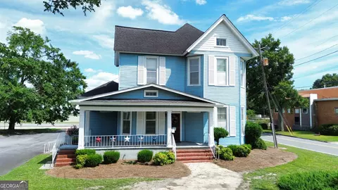 Exterior - 526 Academy Ave, Dublin, GA 31021 photo 3 of 15