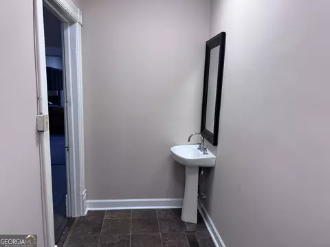 Bath - 526 Academy Ave, Dublin, GA 31021 photo 1 of 2