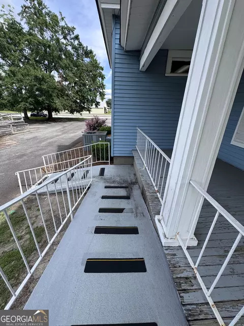Exterior - 526 Academy Ave, Dublin, GA 31021 photo 7 of 15