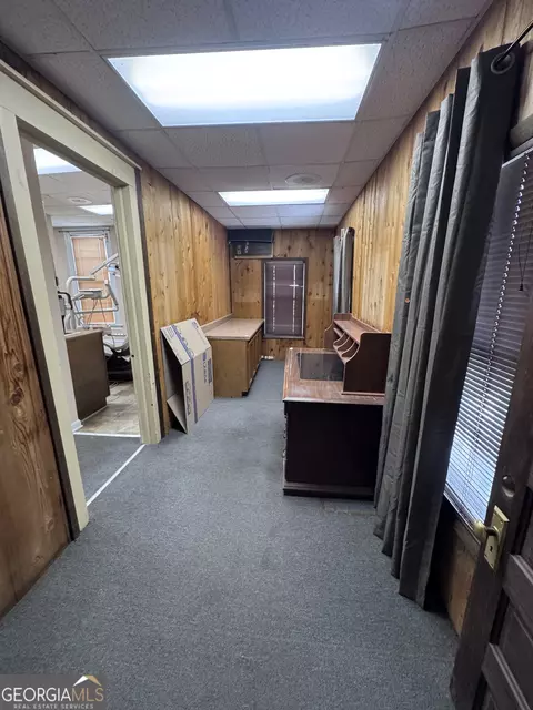 Entry Way - 526 Academy Ave, Dublin, GA 31021 photo 4 of 5