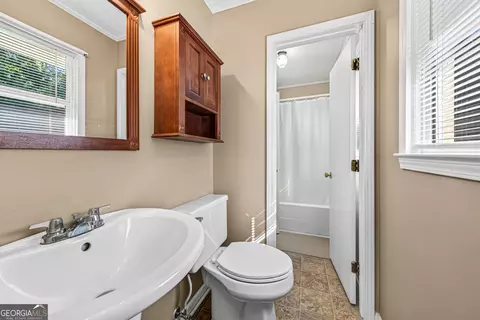 Bath - 451 Defoor Rd, Toccoa, GA 30577 photo 2 of 5