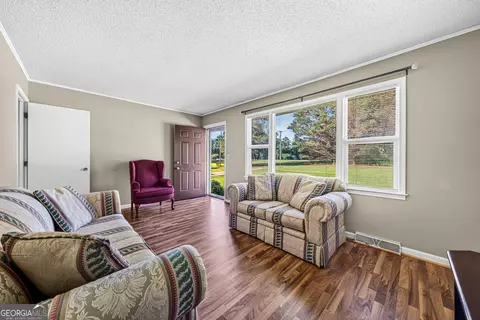 Living - 451 Defoor Rd, Toccoa, GA 30577 photo 3 of 10