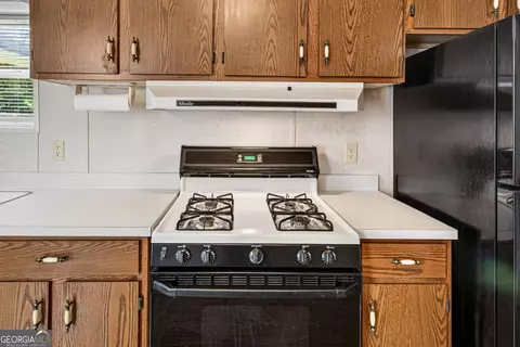 Kitchen - 451 Defoor Rd, Toccoa, GA 30577 photo 8 of 9