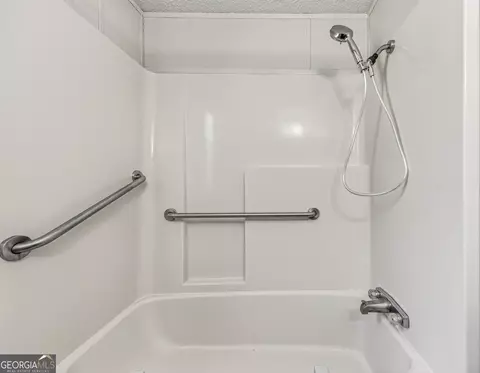 Bath - 451 Defoor Rd, Toccoa, GA 30577 photo 4 of 5