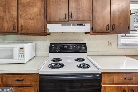 Kitchen - 451 Defoor Rd, Toccoa, GA 30577 photo 4 of 9