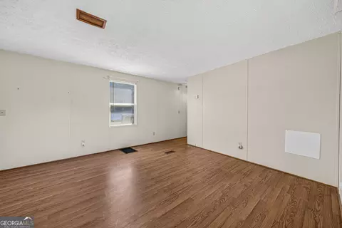 Living - 451 Defoor Rd, Toccoa, GA 30577 photo 6 of 10
