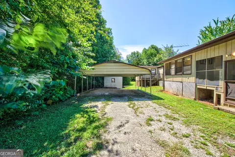 Exterior - 451 Defoor Rd, Toccoa, GA 30577 photo 9 of 11