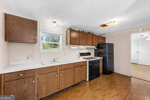 Kitchen - 451 Defoor Rd, Toccoa, GA 30577 photo 6 of 9