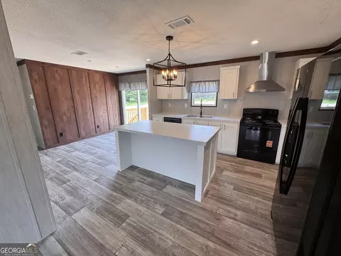 Kitchen - 558 Mosley Bridge Rd, Claxton, GA 30417 photo 2 of 2