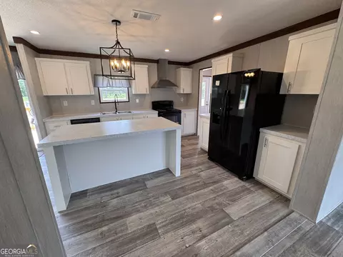 Kitchen - 558 Mosley Bridge Rd, Claxton, GA 30417 photo 1 of 2