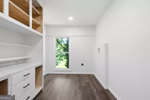Entry Way - 162 Falls Rd, Toccoa, GA 30577 photo 5 of 6