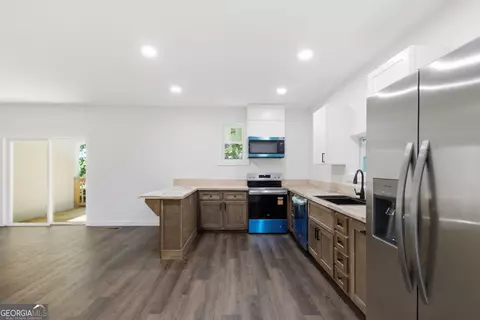 Kitchen - 162 Falls Rd, Toccoa, GA 30577 photo 1 of 2